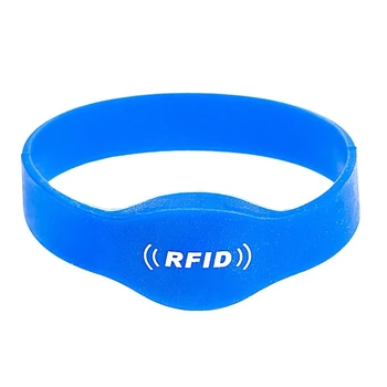 125KHz RFID EM4305 T5577 Yeniden Yazılabilir Bileklik Bilezik Su Geçirmez 65mm Erişim Kontrolü Yetişkin Boyutu Yüzme Havuzu Sauna Odası