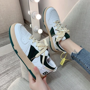 2022 Bahar Yeni Bayan rahat ayakkabılar Karışık Renk Nefes Kadın Kurulu Sneakers Hafif Retro Tasarımcı kaymaz Taban Beyaz