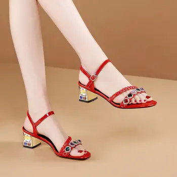 2022 Yeni Yaz Sandalet kadın Orta Topuk Kalın Topuk Taklidi Tek kelime Toka Moda Tüm Maç Ayakkabı Burnu açık Sandalet