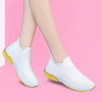 Beyaz Sneakers Kadınlar İçin spor ayakkabılar Hafif Slip-on vulkanize ayakkabı Kadınlar için 2021 Nefes Örgü Rahat Çorap Sneakers66ay
