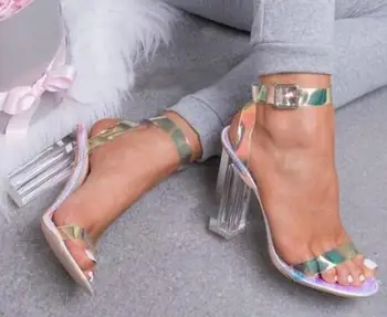 Carpaton Moda Kadın Pompaları Ünlü Giyen Basit Stil PVC Şeffaf Şeffaf Strappy Toka Sandalet Yüksek Topuklu Ayakkabılar