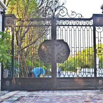 Delikli Bahçe Metal Ana Kapı Tasarımı Sertleştirilmiş Ferforje Kapı Duvar Kafes Kapıları Gizlilik Eskrim Paneli Driveway Kapısı