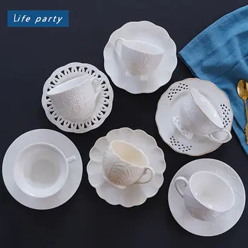 Iskandinav Seramik Kahve Kupa Kabartmalı İçi Boş Avrupa Anahat Altın latte fincan Tabağı ile çay fincanları ve altlık Setleri noel hediyesi