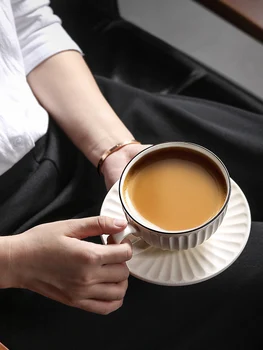 Iskandinav Yaratıcı Kahve kupa seti Seramik Kahve fincan ve çay tabağı çay bardağı süt kupası Cappuccino Kahve Fincanı Ev Dekorasyon Düğün Hediyesi