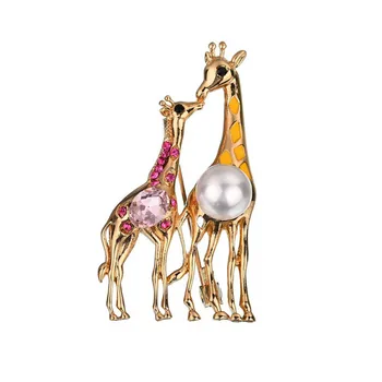 Sevimli Anne ve Çocuk Çift Öpücük Zürafa Broş Emaye Pin Pembe Kristal İnci Severler Zürafa Hayvan Broş Hediyeler Korsaj Rozeti