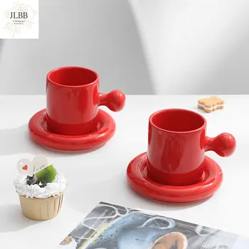 Yaratıcı Kırmızı Kahve Kupalar Yuvarlak Tabaklar Benzersiz seramik fincan Tabağı Drinkware Çay süt kupası Tepsi Güzel Düğün doğum günü hediyesi