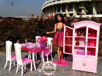 barbie mobilya mutfak mutfak mobilyası Aksesuarları yemek masası + Şarap dolap seti Kız Oyun Oyuncaklar