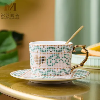lüks Kahve Fincanı ve tabağı seti Avrupa Tarzı Ev Çay su bardakları Seramik Güzel Tasarım Mutfak Aksesuarları